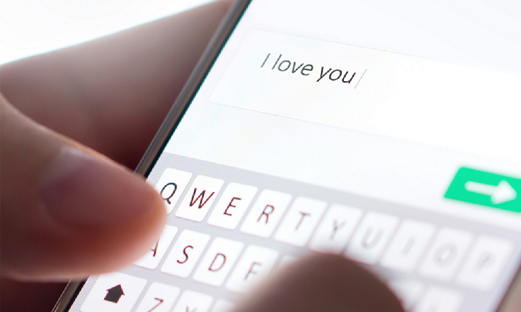 Text message that says "I love you"